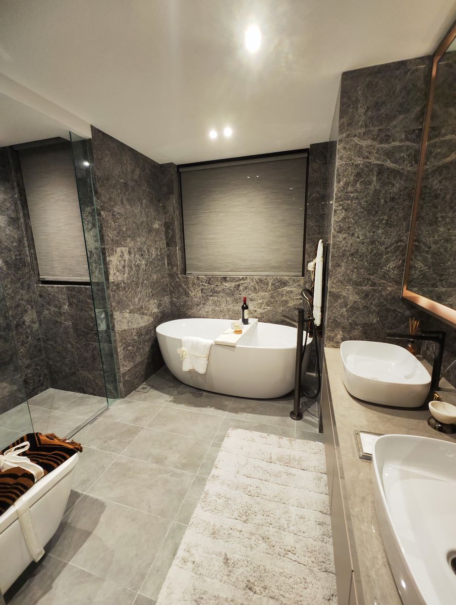 5BR Master Bathroom