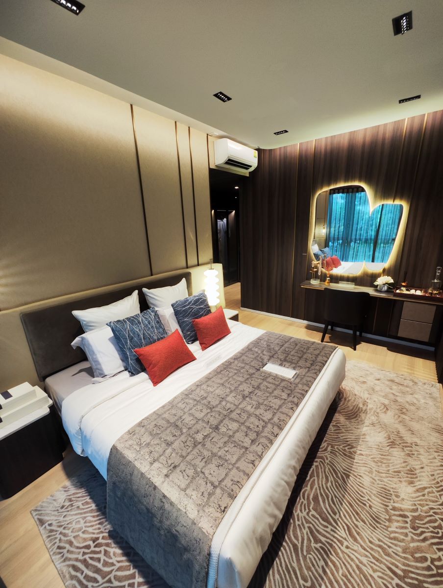 5BR Master Bedroom